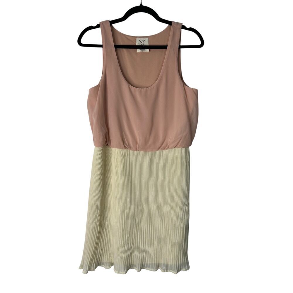 Pins‎ and Needles UO Dress Size M Peach Cream Pleated Sleeveless Scoop Neck Mini